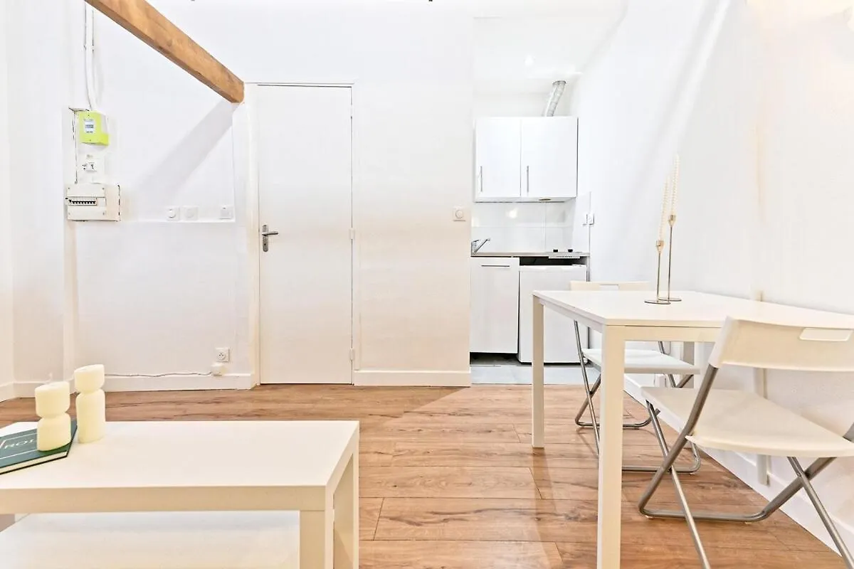 Studio Cool Avec Mezzanine 17Eme Arrondissement Paris Apartment