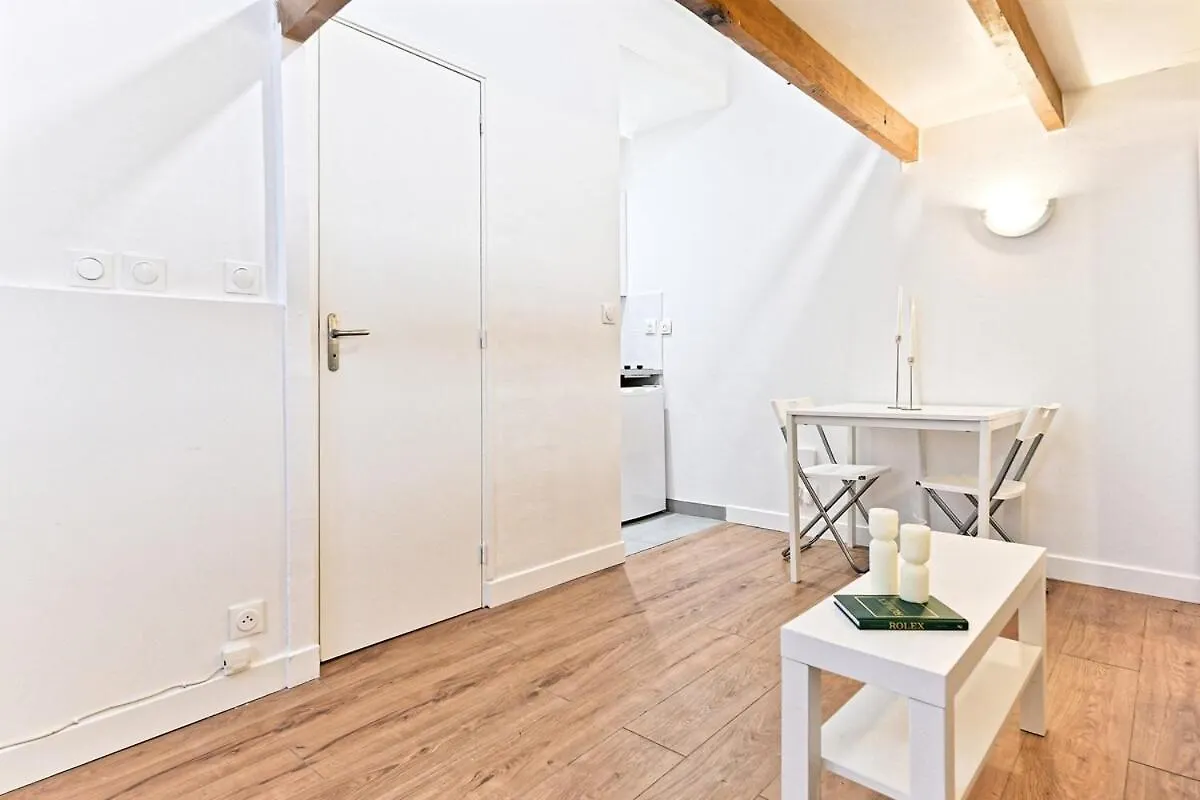 Studio Cool Avec Mezzanine 17Eme Arrondissement Paris France