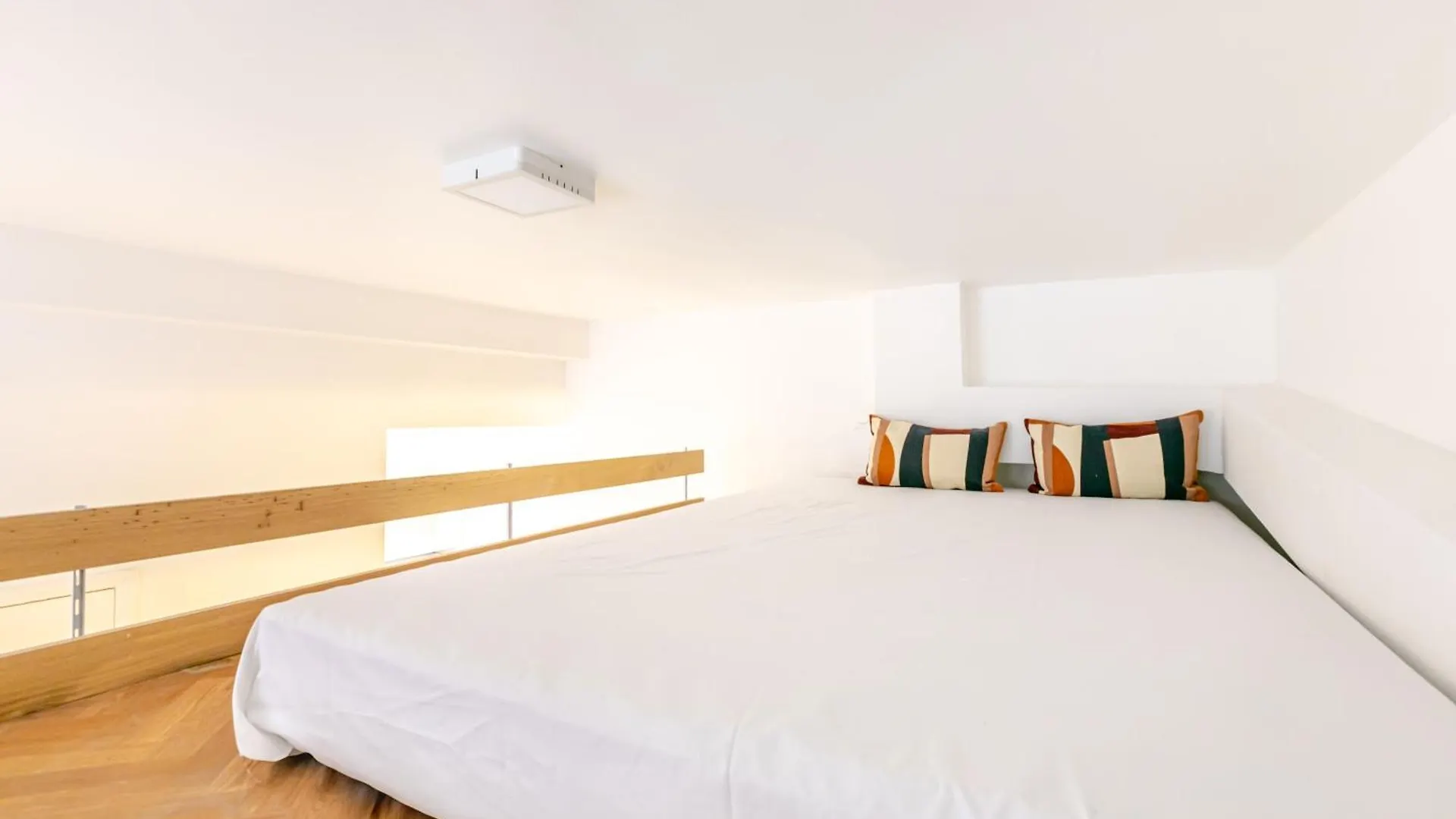 Apartment Studio Cool Avec Mezzanine 17Eme Arrondissement Paris