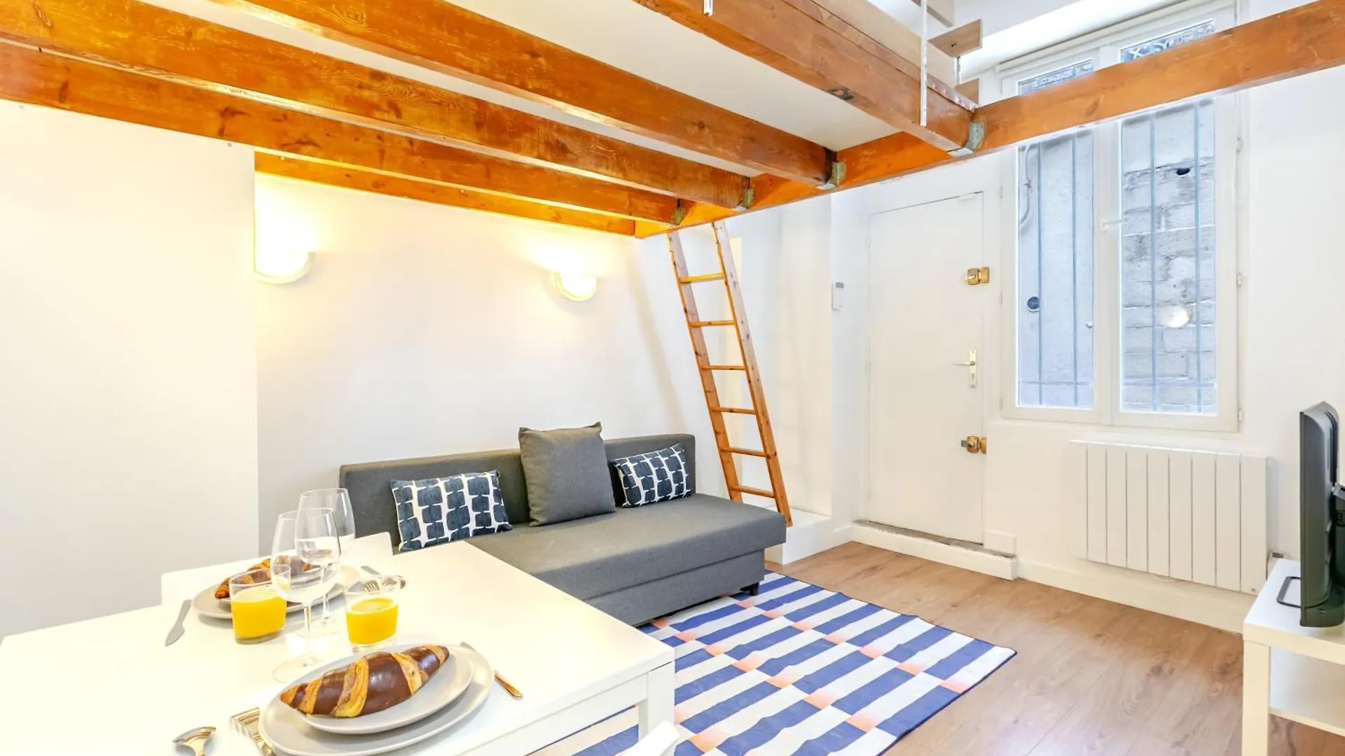 Studio Cool Avec Mezzanine 17Eme Arrondissement Paris Apartment