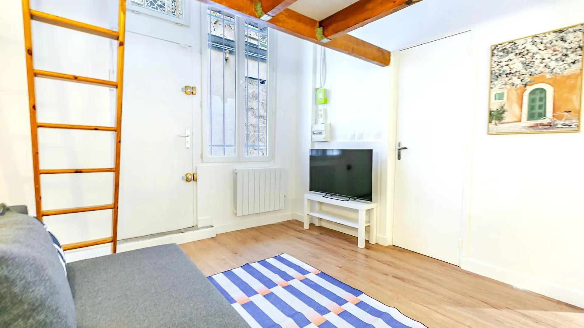 Studio Cool Avec Mezzanine 17Eme Arrondissement Paris France